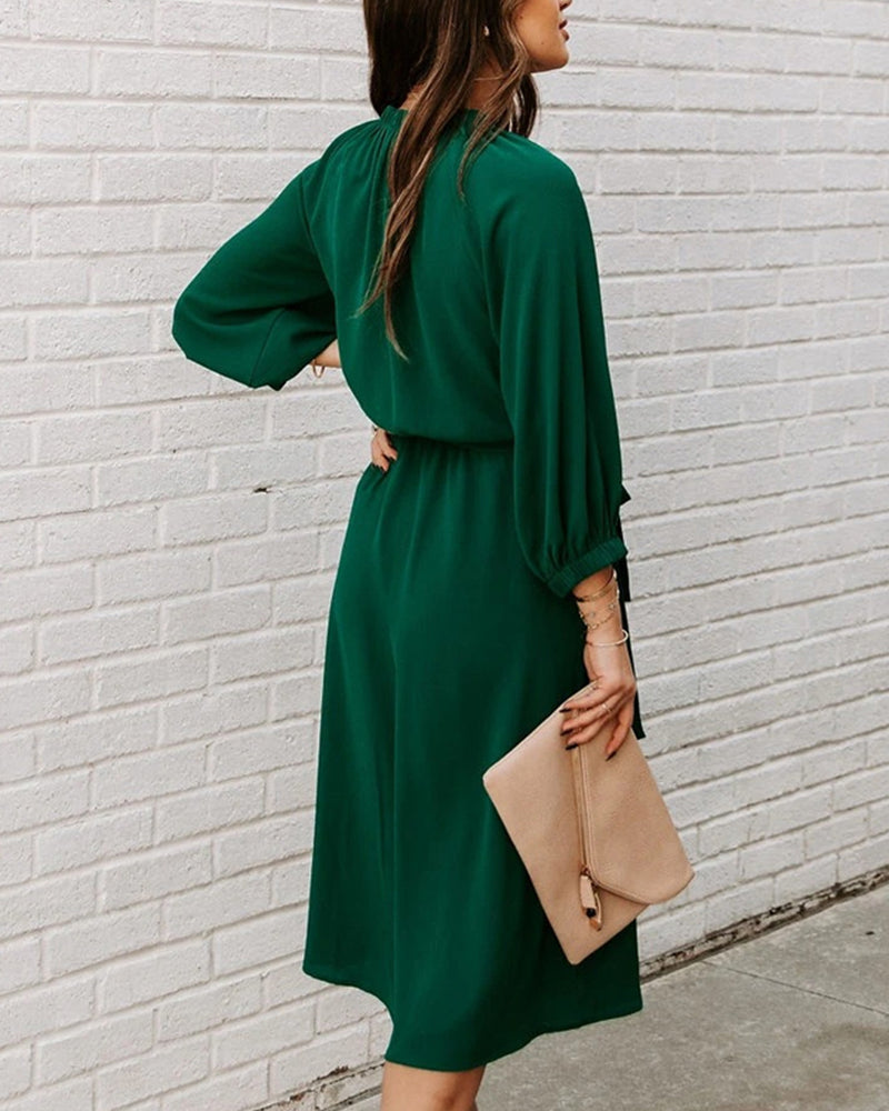 R&B | Einfarbiges Kleid mit Rundhalsausschnitt