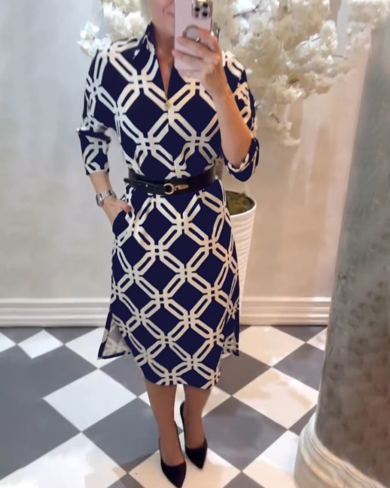 R&B | Kleid mit Geometrischem Print und Seitlichem Schlitz