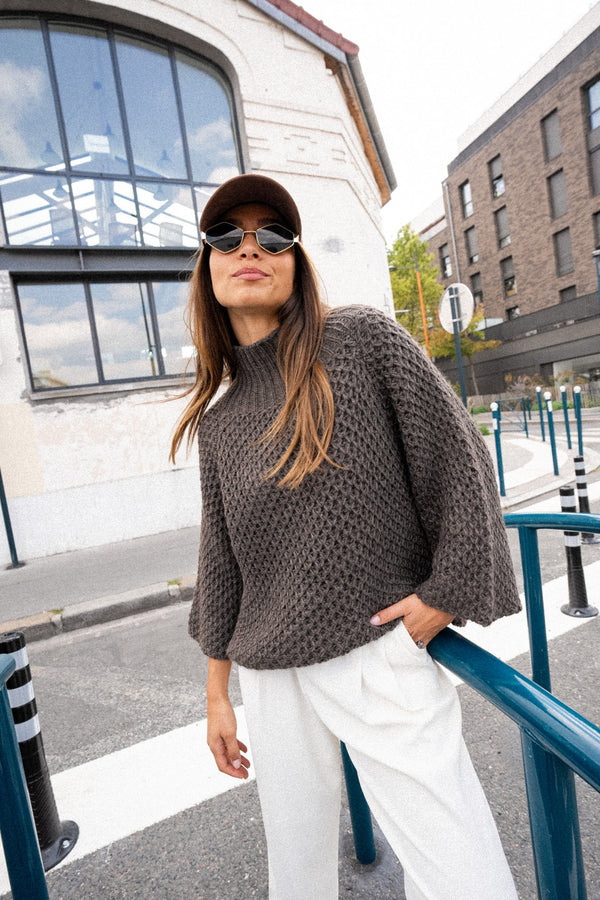 R&B | Gemütlicher brauner kurzärmeliger Kaschmirrollkragenpullover Ideal für den Winter