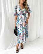 R&B | Elegantes Kleid mit Blumendruck und V-Ausschnitt