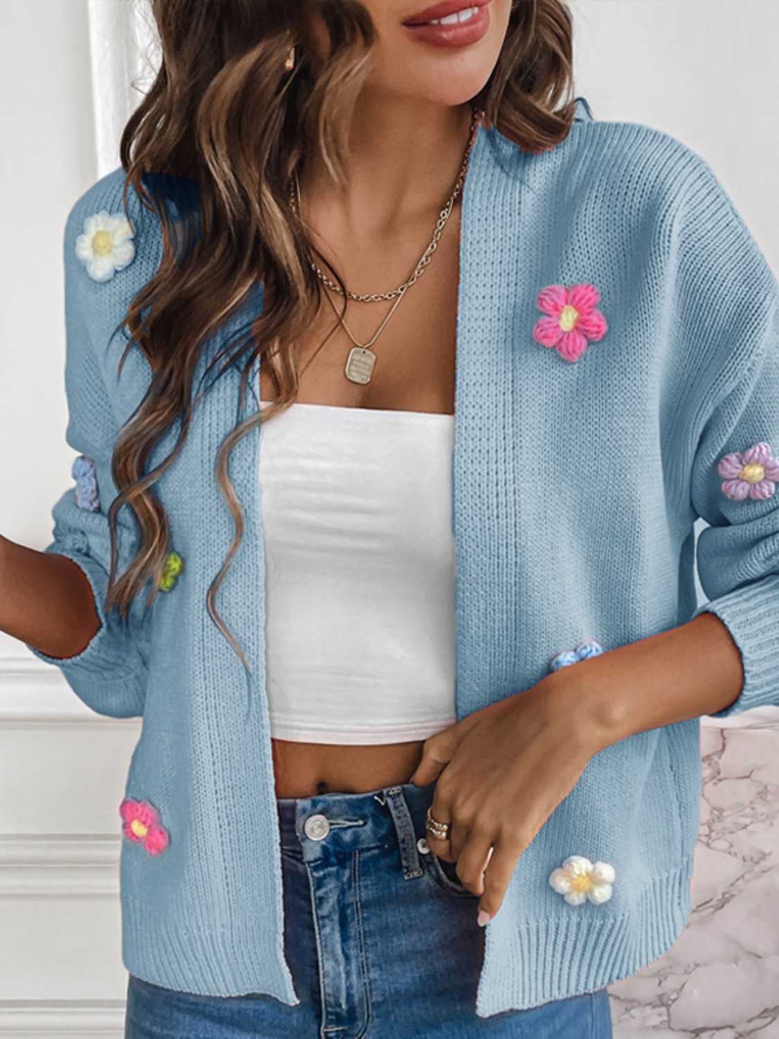 R&B | Strickcardigan mit Blütendetails Offene Vorderseite Feminin und Stylisch