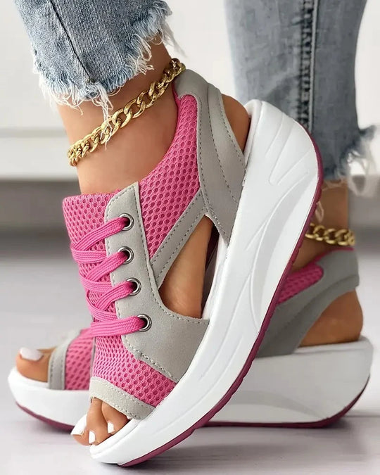 Muffin-Sandalen mit kontrastierendem Ausschnitt und Schnürsenkeln
