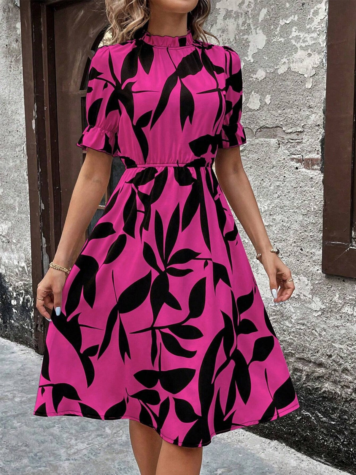 R&B | Kleid mit Rundhalsausschnitt und Rüschen
