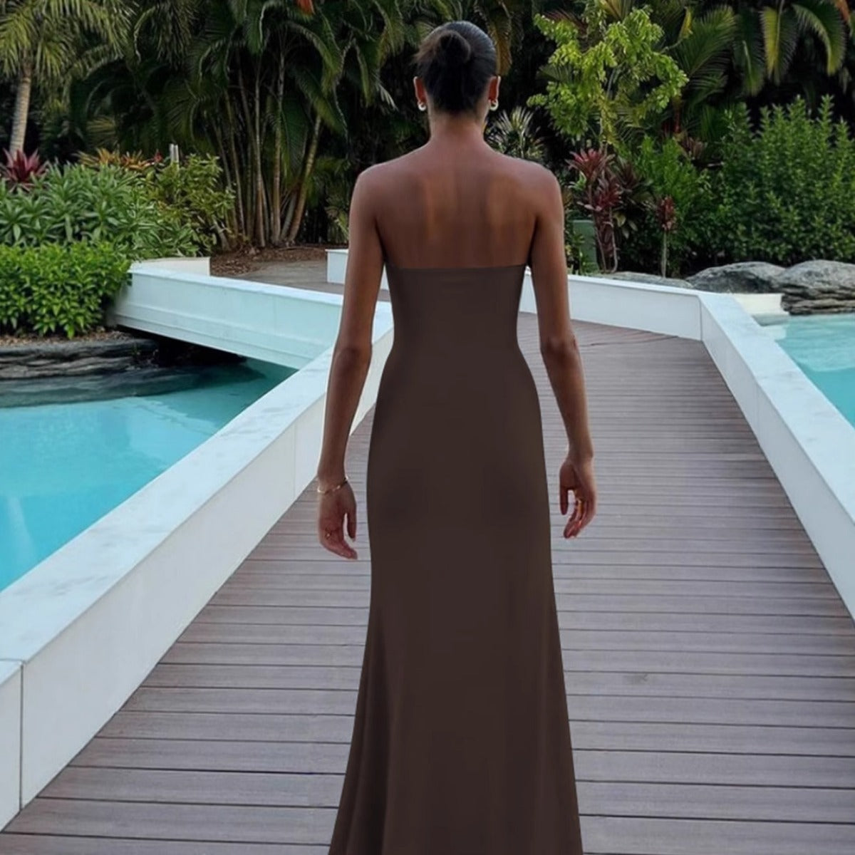 R&B | Einfarbiges ärmelloses Kleid mit hoher Taille und Ein-Wort-Ausschnitt