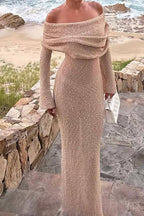 Schulterfreies gestricktes Maxikleid