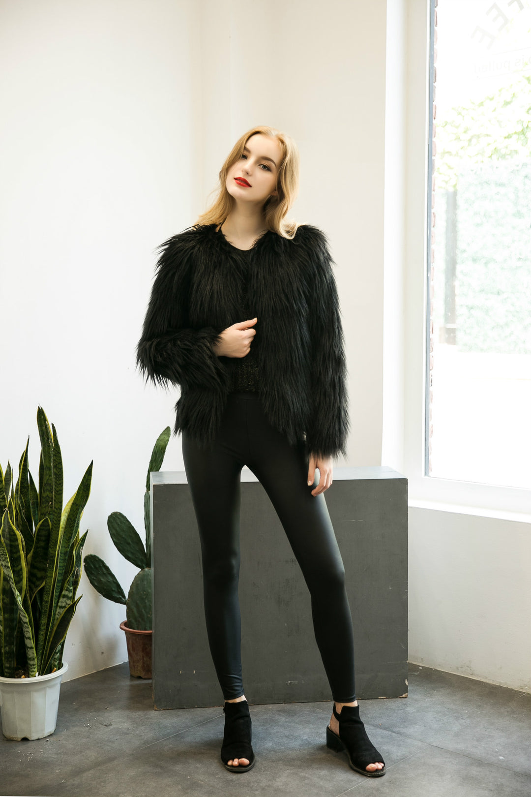 Damen Flauschige Kurzjacke mit elegantem Schnitt und weichem Fellgefühl R&B