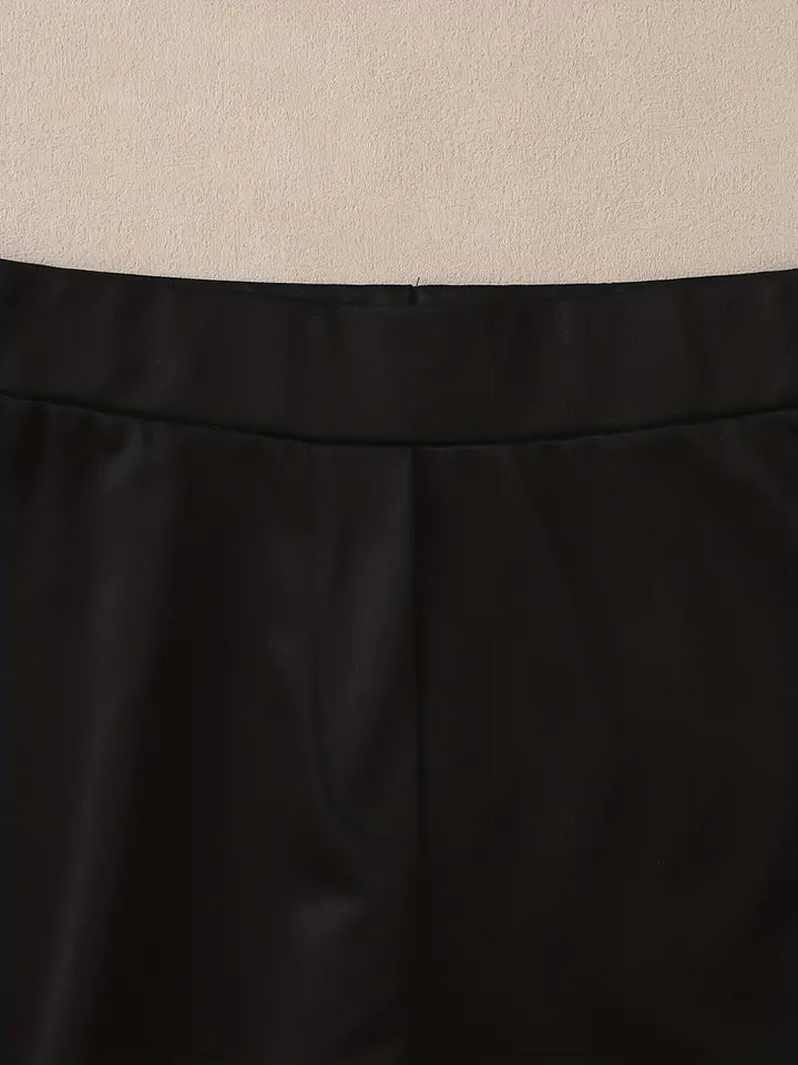 Zweiteiliges Set bestehend aus Blazer und Hose mit geradem Bein und Knopfverschluss