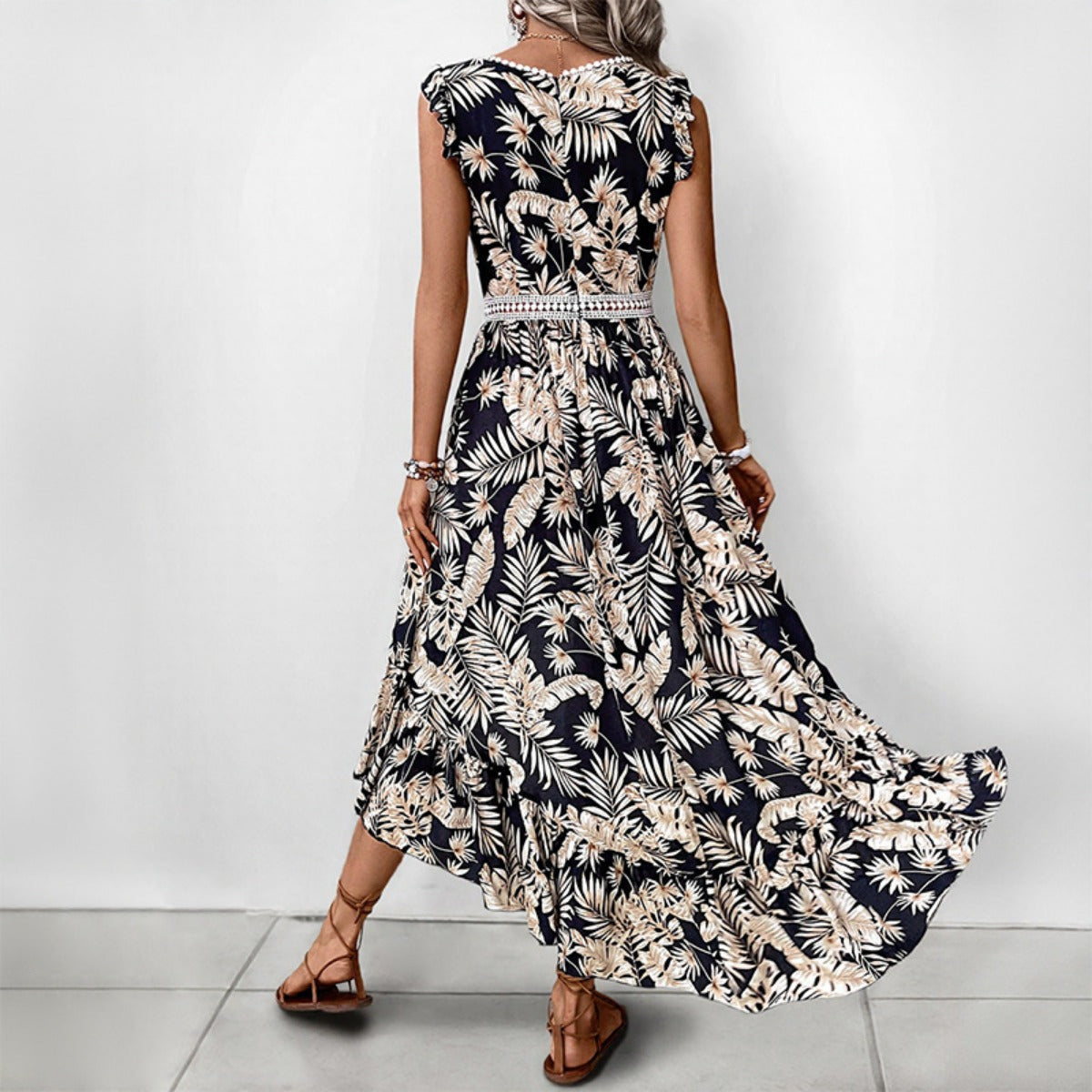 R&B | Unregelmäßiges Kleid mit V-Ausschnitt