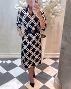 R&B | Kleid mit Geometrischem Print und Seitlichem Schlitz