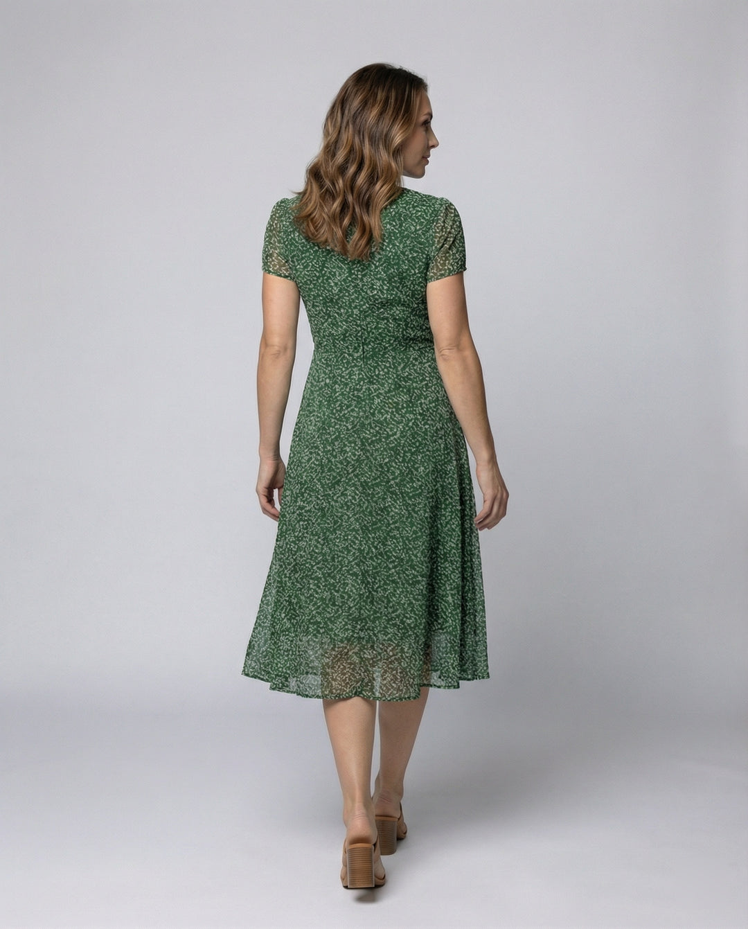 Verspieltes A-Linien Kleid mit V-Ausschnitt & Schwungvollem Saum