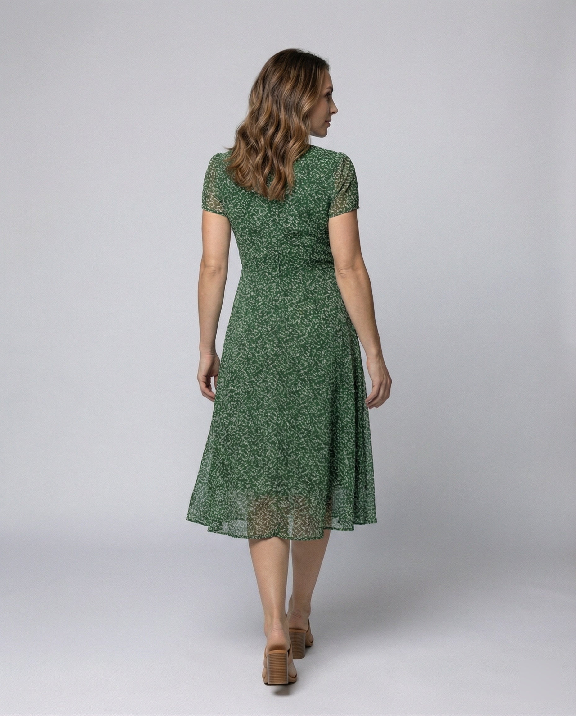 Verspieltes A-Linien Kleid mit V-Ausschnitt & Schwungvollem Saum