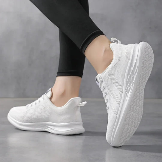 Reinweiße Sportliche Sneakers R&B