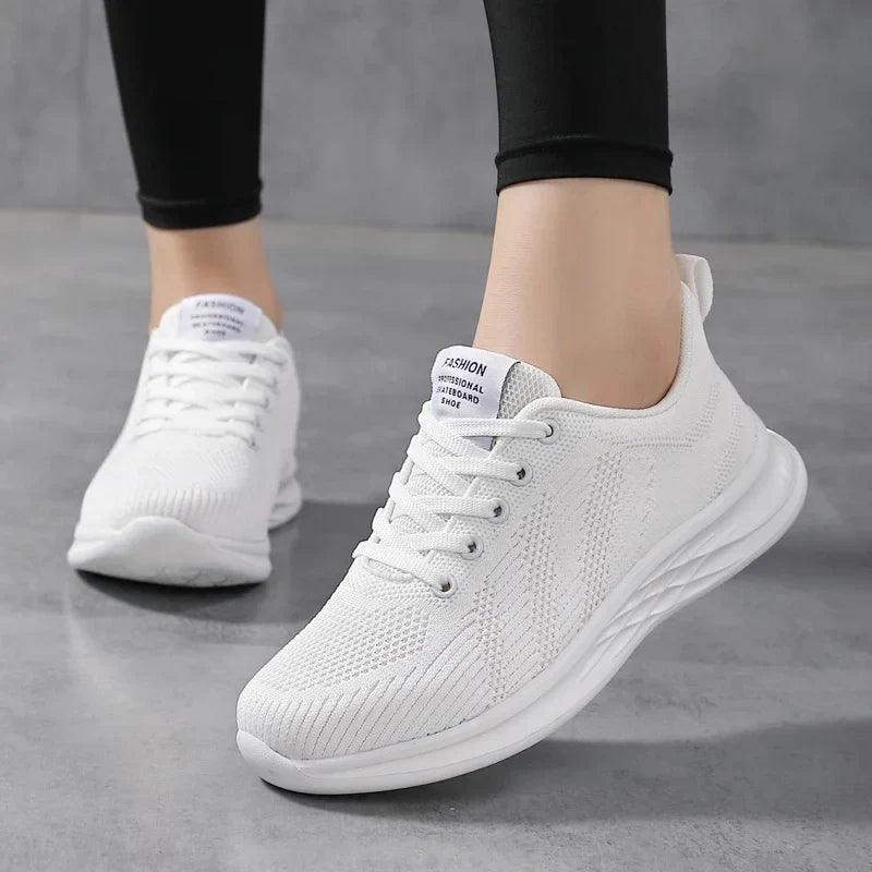Reinweiße Sportliche Sneakers R&B