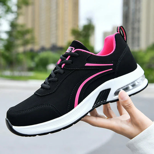 Sportliche SchwarzWeiße Sneakers R&B