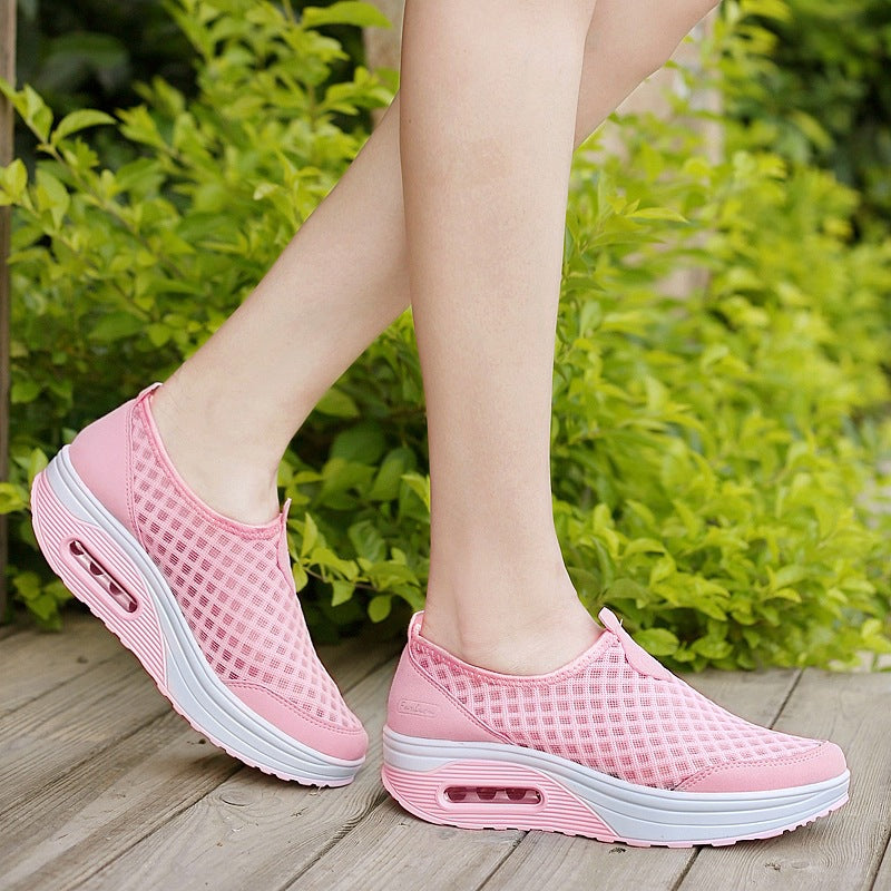 Damen bequeme Slip-On Sneakers mit atmungsaktivem Mesh-Obermaterial und innovativer Dämpfung