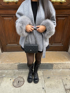 R&B | Wolljacke mit Gürtel und Fake Fur Manschetten