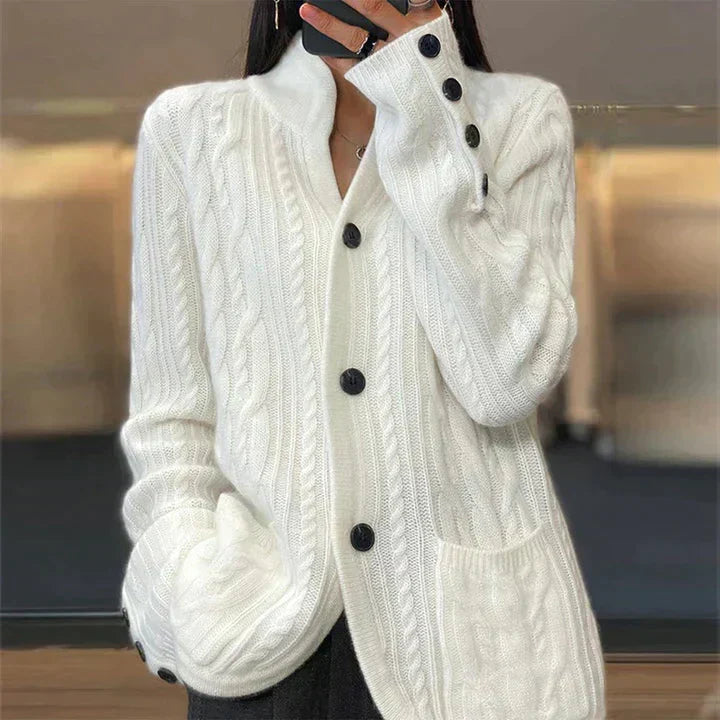 R&B | Weiße Strickjacke