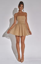 Trendiges goldkleid mit glitzer