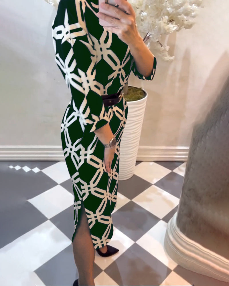 R&B | Kleid mit Geometrischem Print und Seitlichem Schlitz