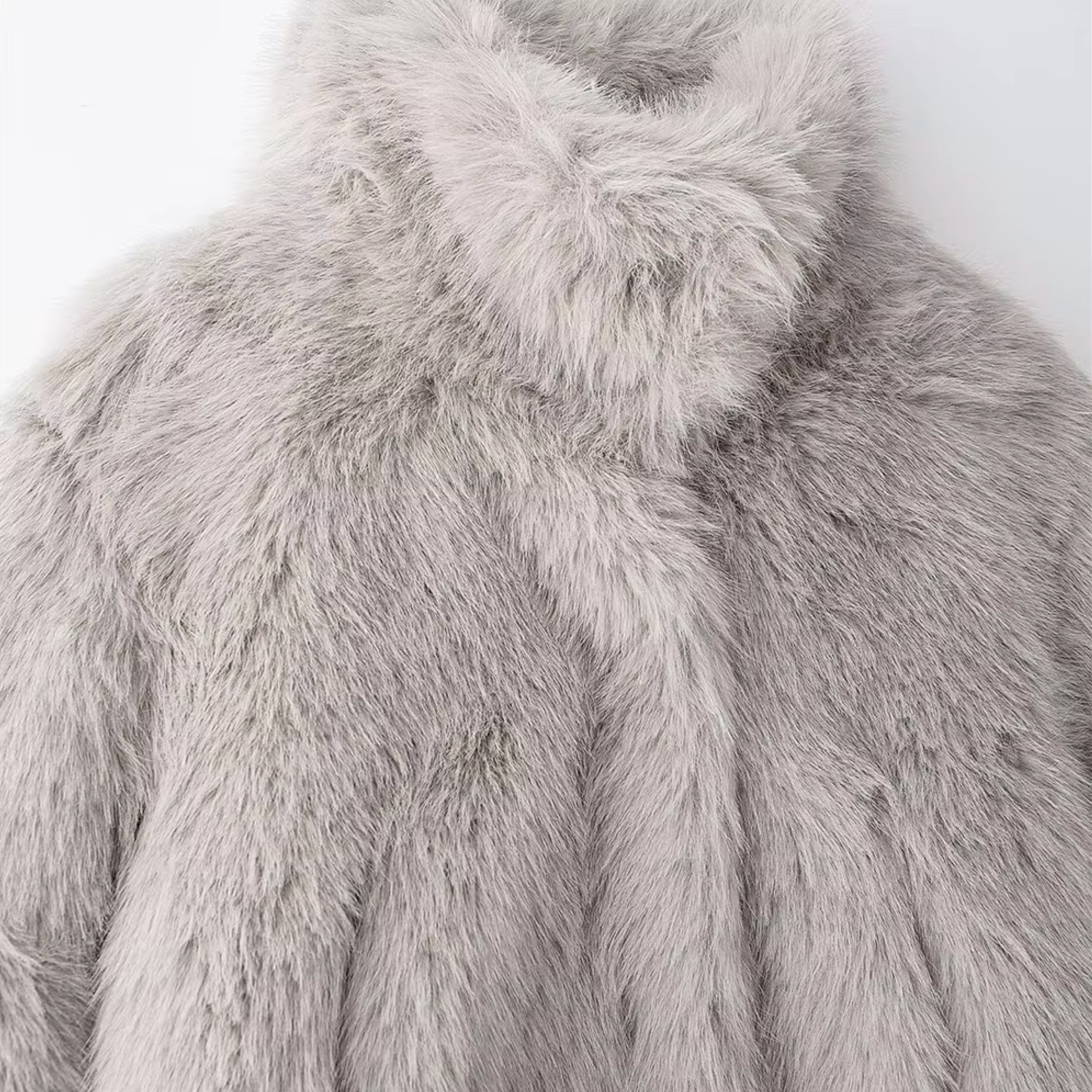 R&B | Kurze Damenjacke aus elegantem veganem Kunstpelz