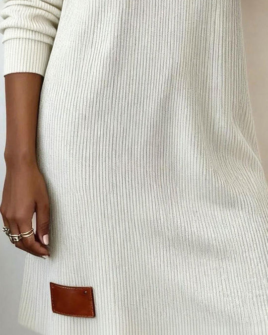 R&B | Geschnittenes Kleid mit Langen Ärmeln und Kuschelkragen