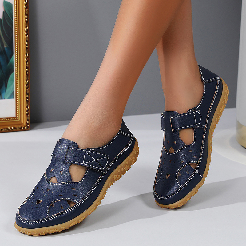 Bequeme Sommerschuhe mit Klettverschluss und Lochmuster R&B