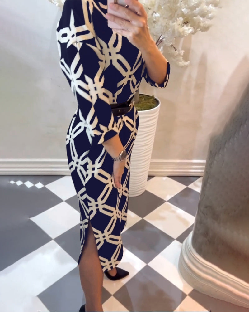 R&B | Kleid mit Geometrischem Print und Seitlichem Schlitz