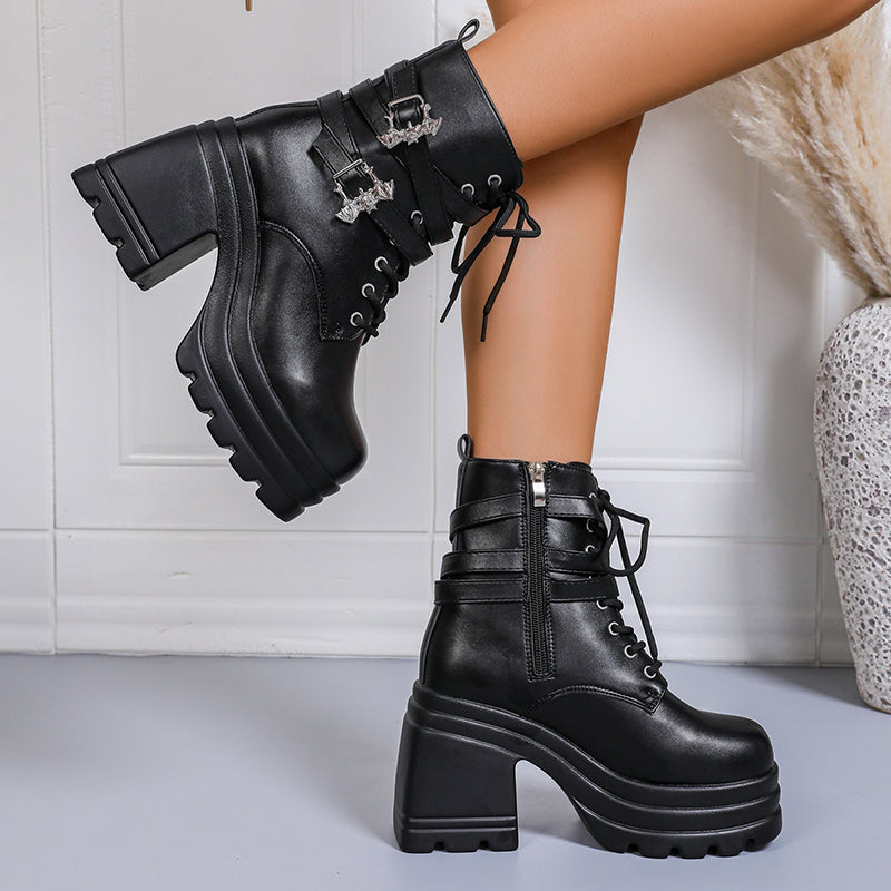 Damen Chunky Stiefel mit dekorativen Riemen und robustem Profil R&B