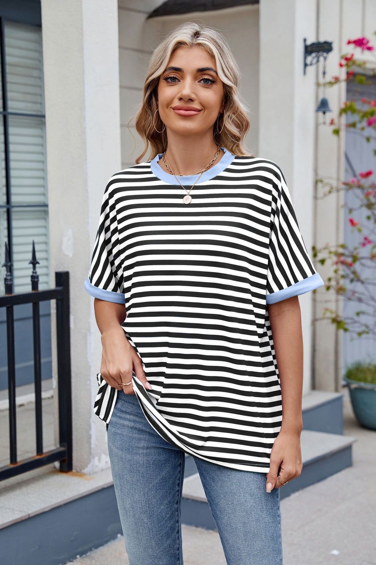 R&B | Gestreiftes kontrastierendes T-Shirt