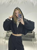 R&B | leichter kurzer Sport-Sweatshirt mit Kapuze