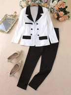 Zweiteiliges Set bestehend aus Blazer und Hose mit geradem Bein und Knopfverschluss
