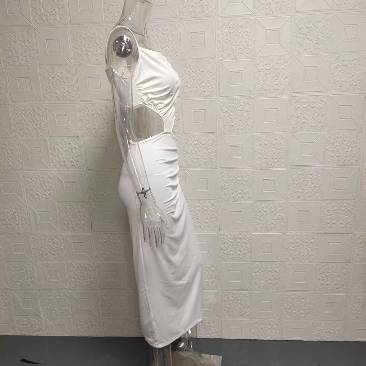 R&B | Schrumpfendes plissiertes unregelmäßiges Kleid mit schräger Schulter