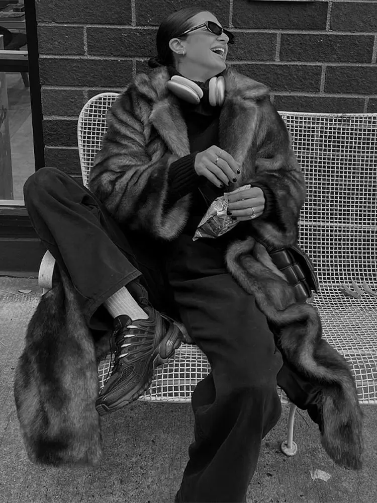 R&B | Lange Winterjacke mit Weicher Textur und Klassischem Schnitt für Frauen Ideal für Kaltes Wetter