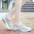 Damen bequeme Slip-On Sneakers mit atmungsaktivem Mesh-Obermaterial und innovativer Dämpfung