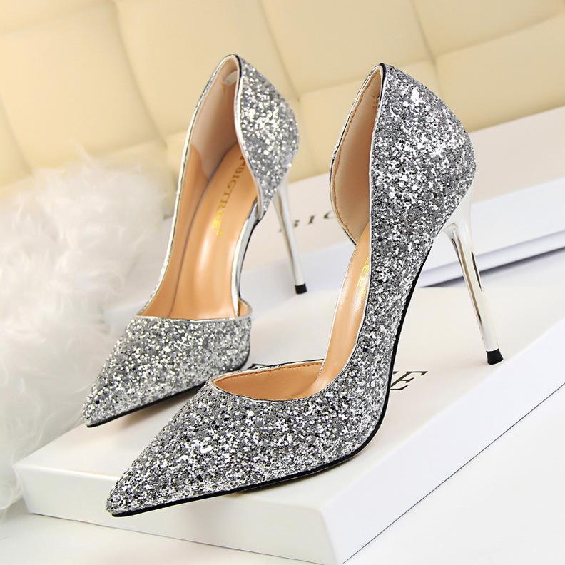 R&B | Elegante Glitzernde Nadelabsätze