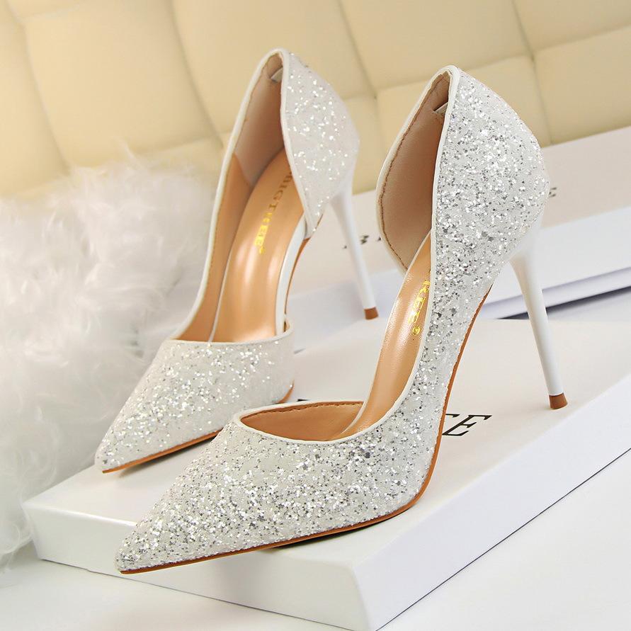 R&B | Elegante Glitzernde Nadelabsätze
