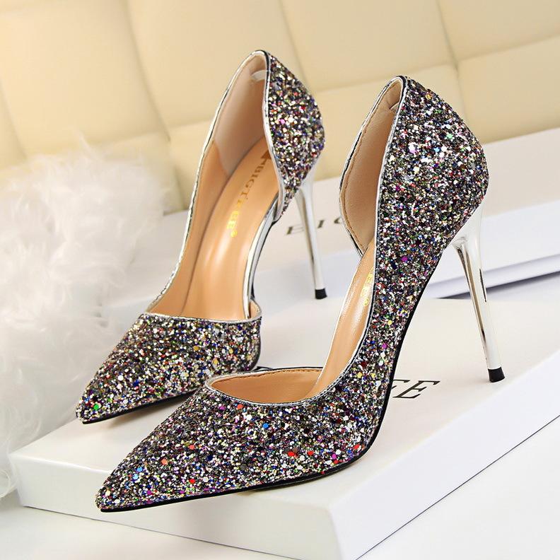 R&B | Elegante Glitzernde Nadelabsätze