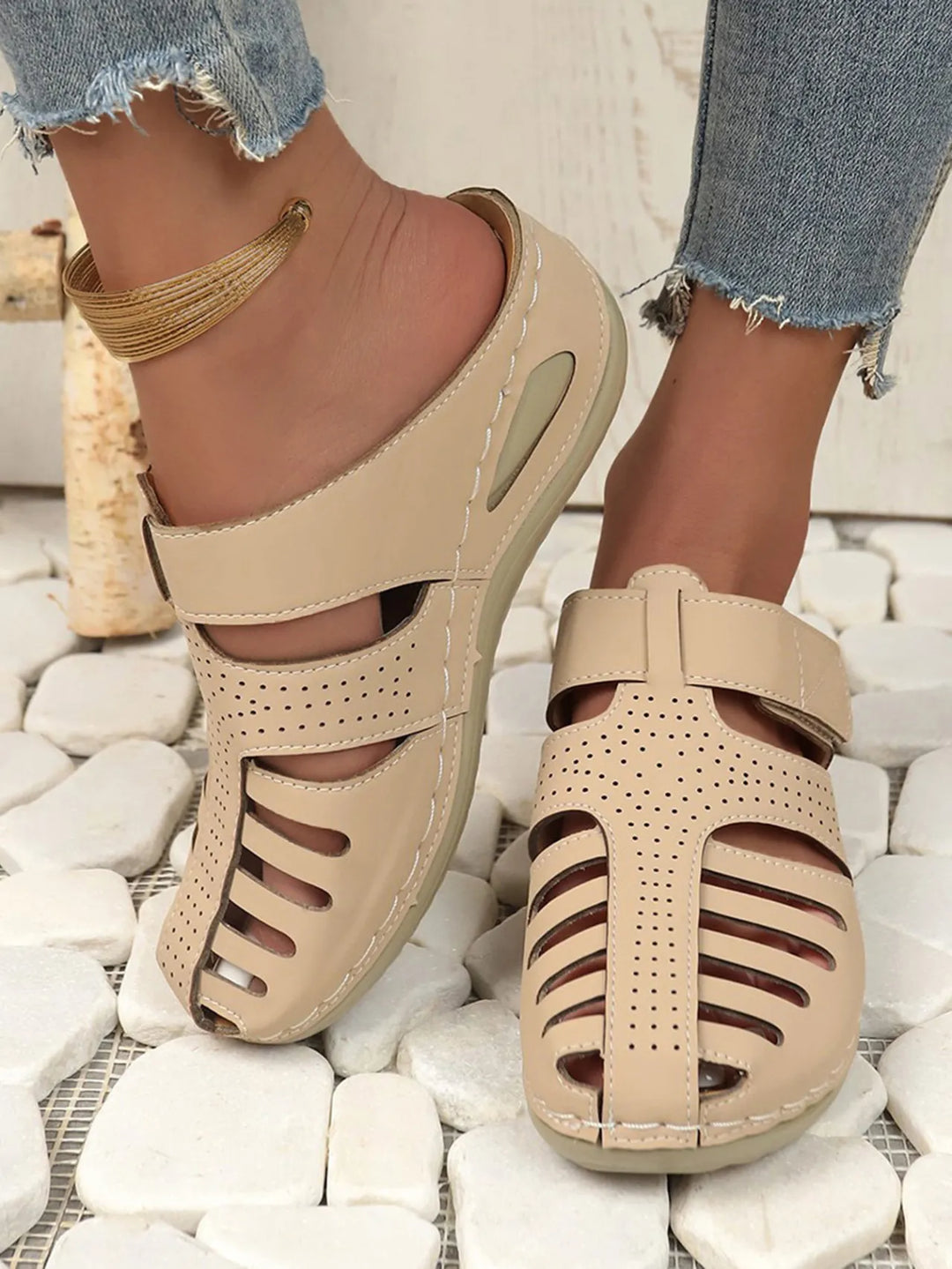 Stilvolle Hollow Wedge Sandalen R&B