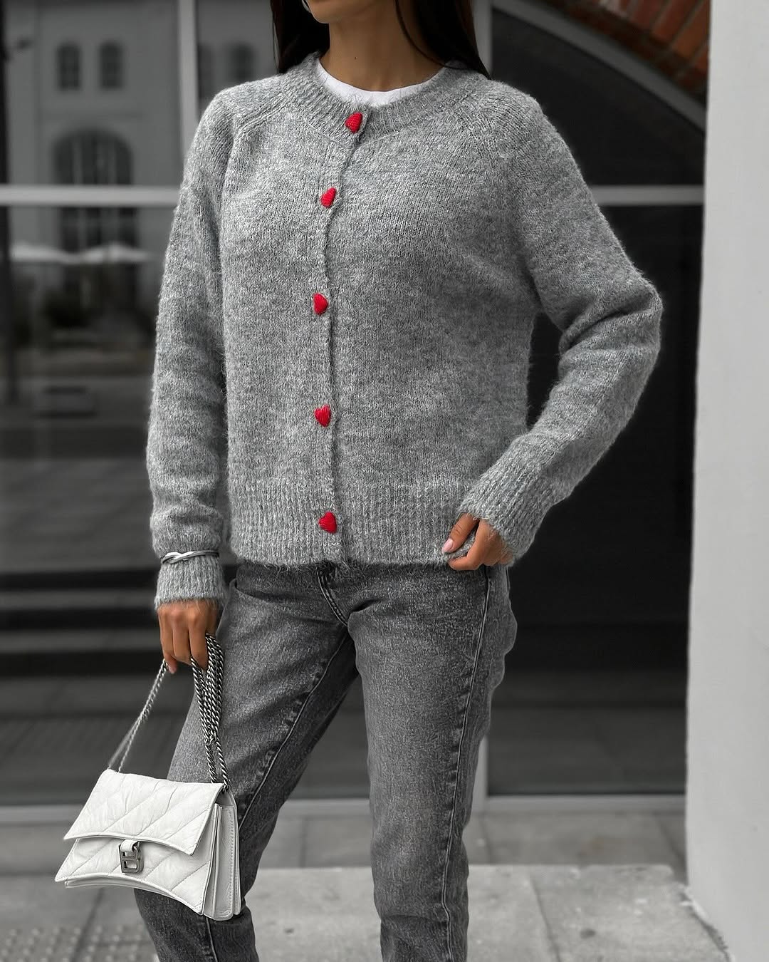R&B | Kuschelige Strickjacke mit Herzknöpfen