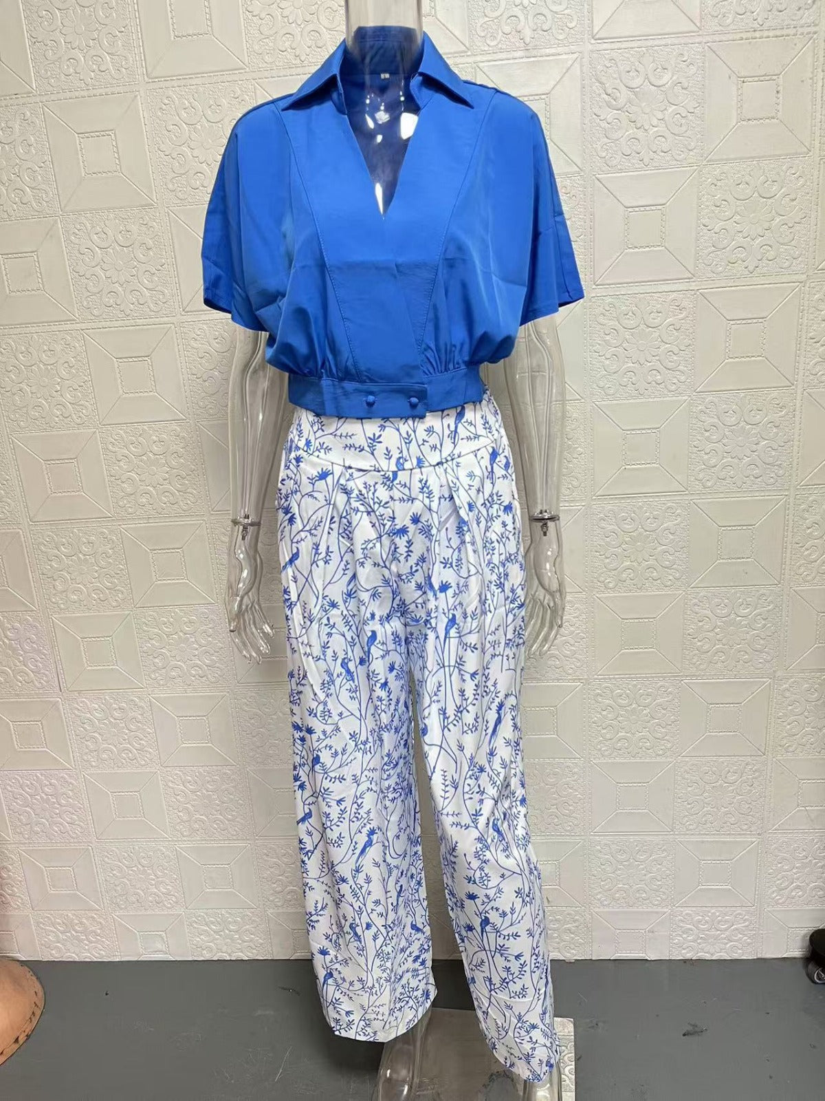 R&B | Zweiteiliges Set mit V-Ausschnitt und Hose mit weitem Bein