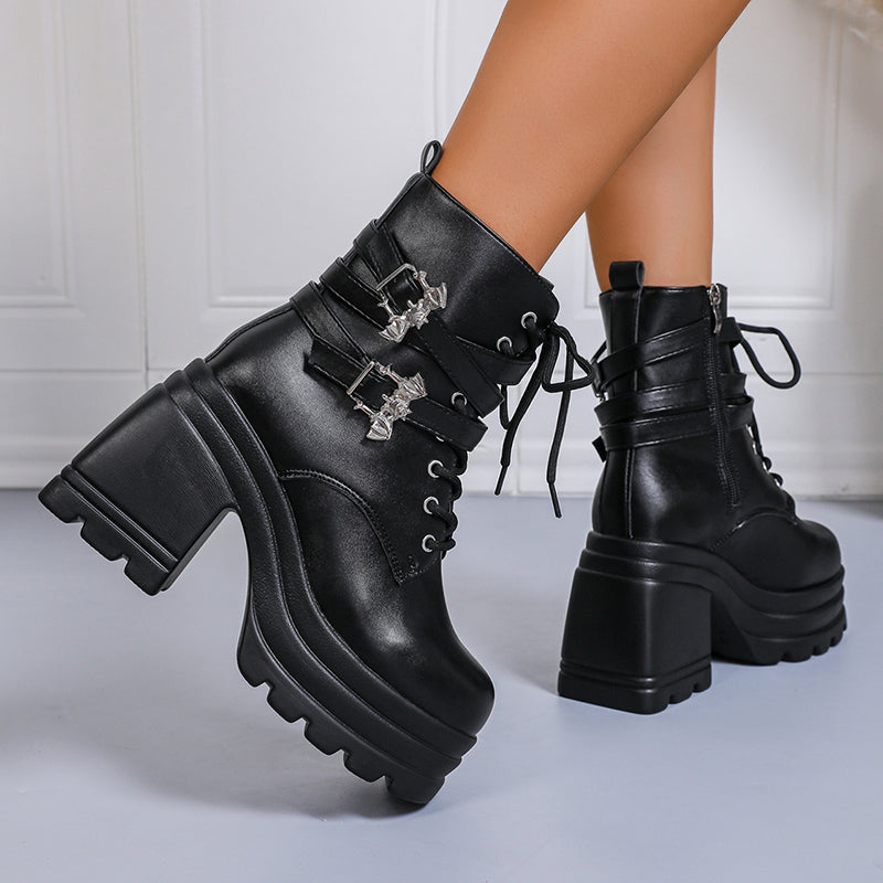 Damen Chunky Stiefel mit dekorativen Riemen und robustem Profil R&B