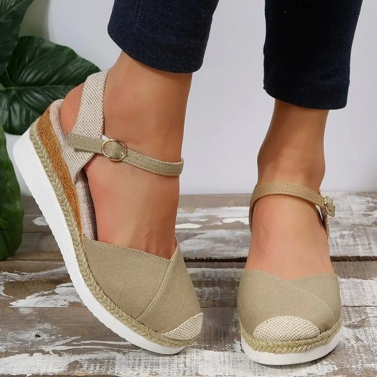 Damen Sandalen mit Schnallenverschluss und geschlossener Spitze – Isabelle R&B