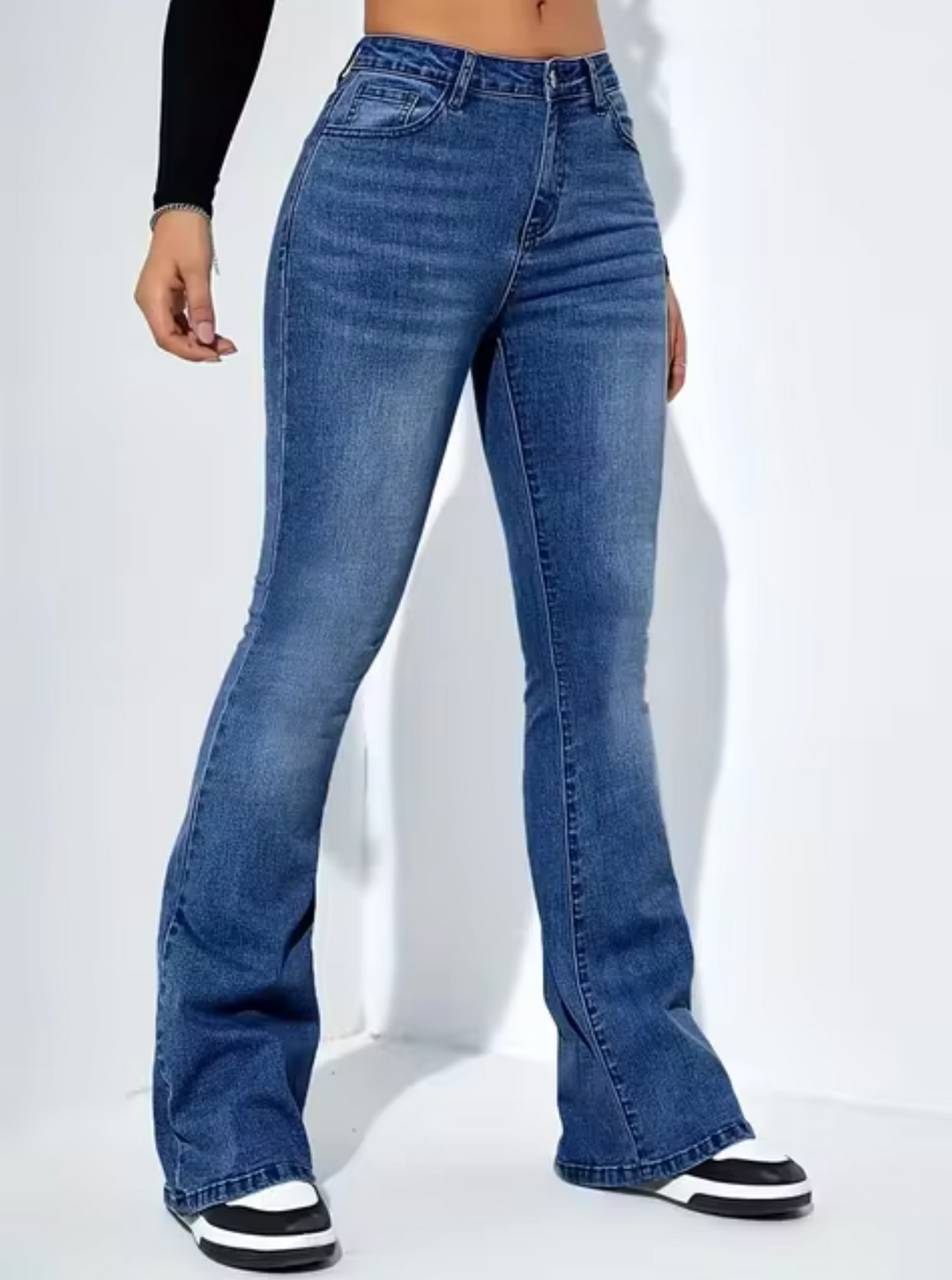 R&B | Schicke High-Waist-Schlagjeans für Damen