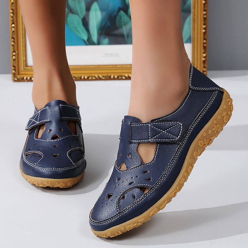 Bequeme Sommerschuhe mit Klettverschluss und Lochmuster R&B