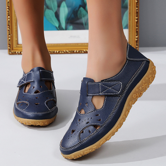 Bequeme Sommerschuhe mit Klettverschluss und Lochmuster R&B