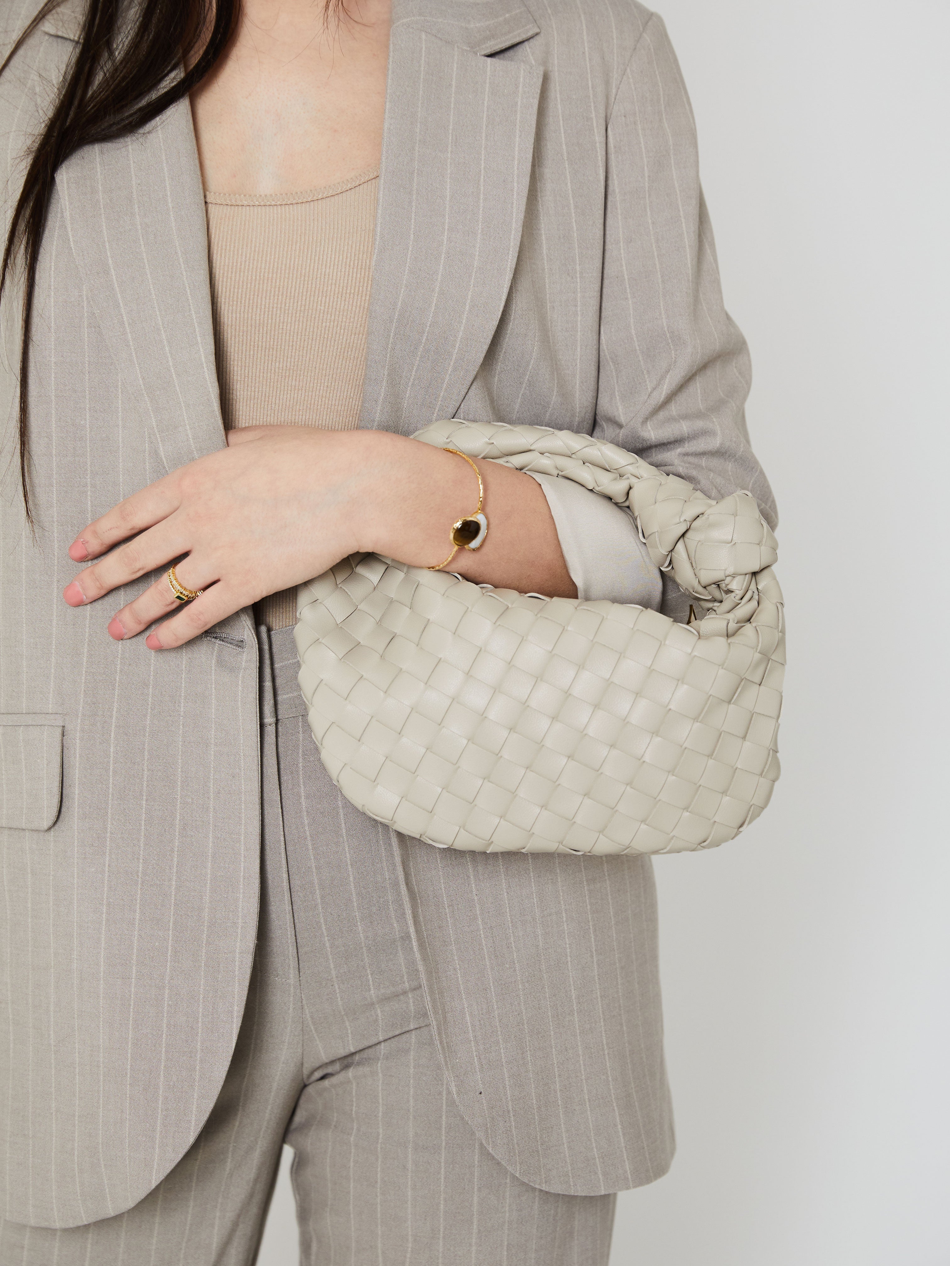 R&B | Stilvolle Weiße Damen Handtasche mit Geflochtenem Design