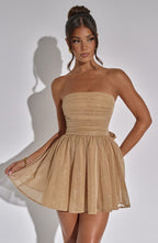 Trendiges goldkleid mit glitzer