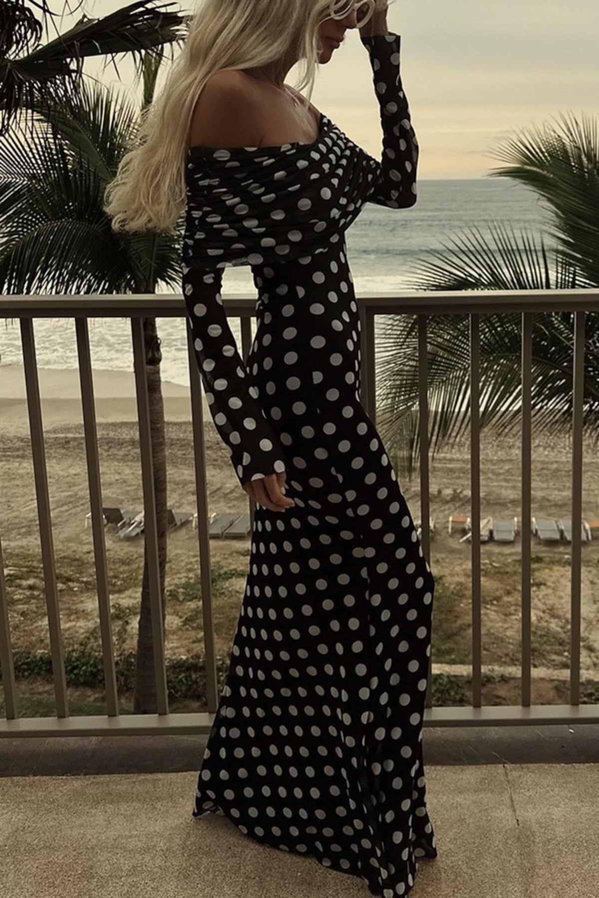 R&B | Ein-Wort-Schulterkleid aus Gaze mit Tupfen