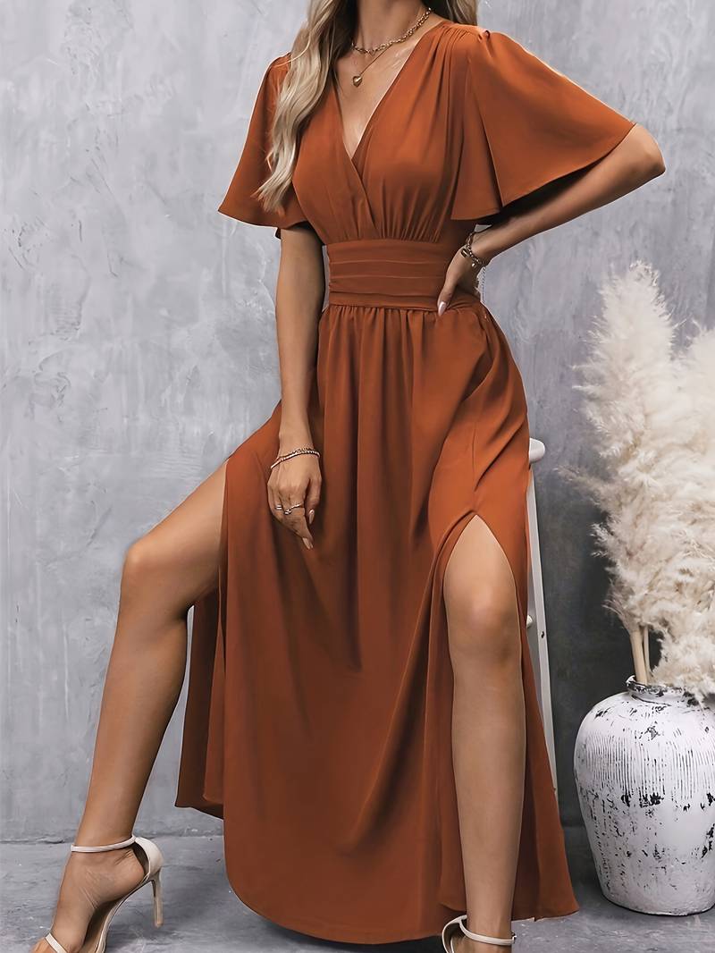 EB – kleid mit rüschenkragen und plissierter taille