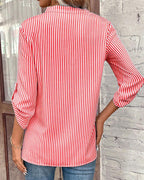 R&B | gestreiftes Shirt mit V-Ausschnitt und Brusttasche